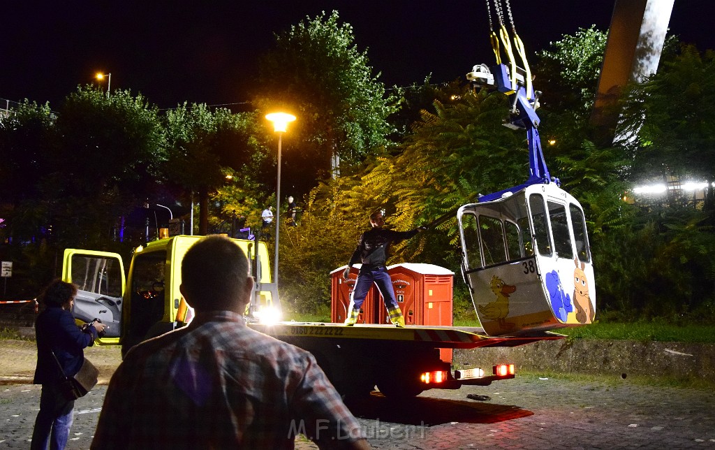 Koelner Seilbahn Gondel blieb haengen Koeln Linksrheinisch P975.JPG - Miklos Laubert